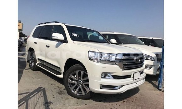 Acheter Import Voiture Toyota Land Cruiser Blanc à Import - Dubai, Dakar Acheter Import Voiture Toyota Land Cruiser Blanc à Import - Dubai, Dakar