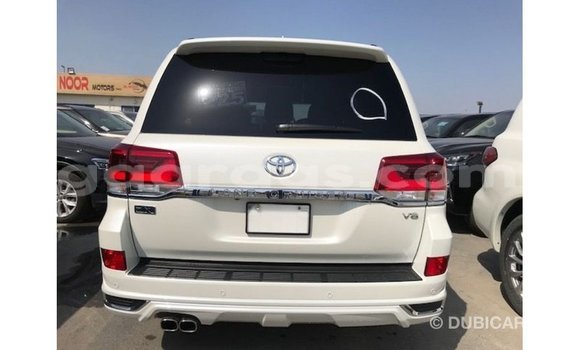 Acheter Import Voiture Toyota Land Cruiser Blanc à Import - Dubai, Dakar Acheter Import Voiture Toyota Land Cruiser Blanc à Import - Dubai, Dakar