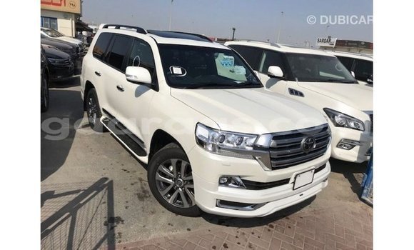 Acheter Import Voiture Toyota Land Cruiser Blanc à Import - Dubai, Dakar Acheter Import Voiture Toyota Land Cruiser Blanc à Import - Dubai, Dakar