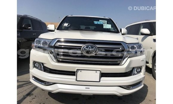 Acheter Import Voiture Toyota Land Cruiser Blanc à Import - Dubai, Dakar Acheter Import Voiture Toyota Land Cruiser Blanc à Import - Dubai, Dakar