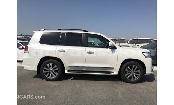 Acheter Import Voiture Toyota Land Cruiser Blanc à Import - Dubai, Dakar Acheter Import Voiture Toyota Land Cruiser Blanc à Import - Dubai, Dakar