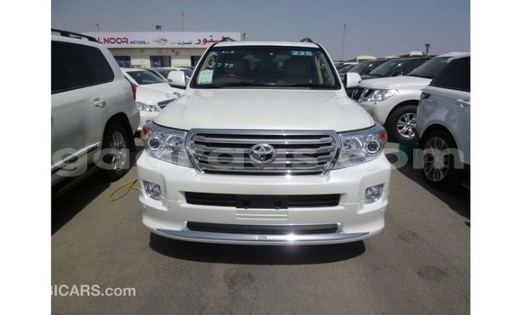 Acheter Import Voiture Toyota Land Cruiser Blanc à Import - Dubai, Dakar Acheter Import Voiture Toyota Land Cruiser Blanc à Import - Dubai, Dakar