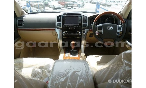 Acheter Import Voiture Toyota Land Cruiser Blanc à Import - Dubai, Dakar Acheter Import Voiture Toyota Land Cruiser Blanc à Import - Dubai, Dakar