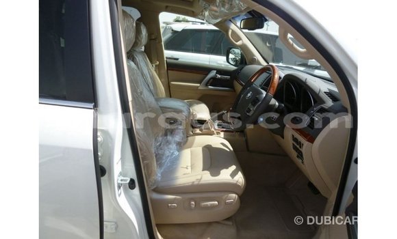 Acheter Import Voiture Toyota Land Cruiser Blanc à Import - Dubai, Dakar Acheter Import Voiture Toyota Land Cruiser Blanc à Import - Dubai, Dakar
