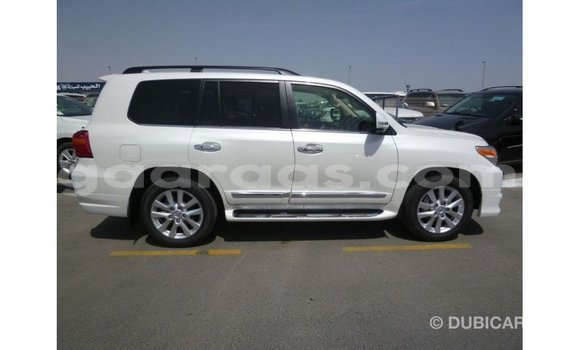 Acheter Import Voiture Toyota Land Cruiser Blanc à Import - Dubai, Dakar Acheter Import Voiture Toyota Land Cruiser Blanc à Import - Dubai, Dakar