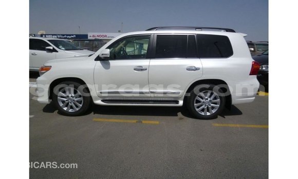 Acheter Import Voiture Toyota Land Cruiser Blanc à Import - Dubai, Dakar Acheter Import Voiture Toyota Land Cruiser Blanc à Import - Dubai, Dakar
