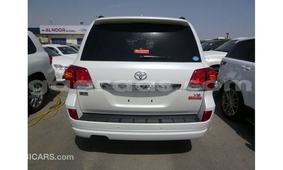 Acheter Import Voiture Toyota Land Cruiser Blanc à Import - Dubai, Dakar Acheter Import Voiture Toyota Land Cruiser Blanc à Import - Dubai, Dakar