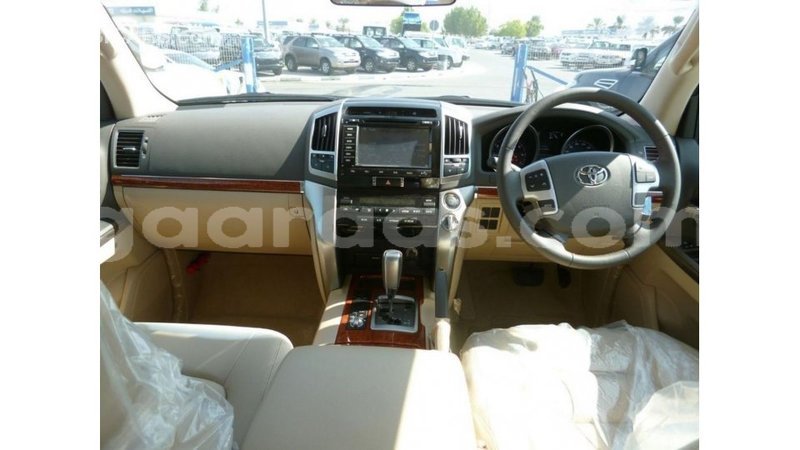 Big with watermark toyota land cruiser dakar import dubai 5167