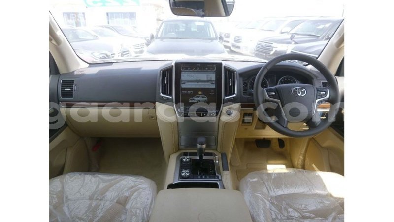 Big with watermark toyota land cruiser dakar import dubai 5173