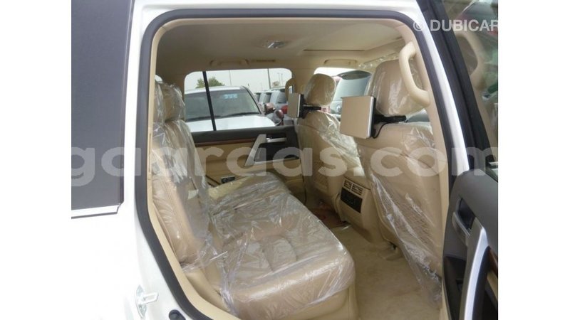 Big with watermark toyota land cruiser dakar import dubai 5174