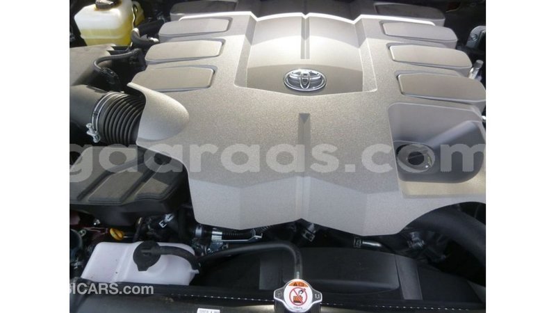 Big with watermark toyota land cruiser dakar import dubai 5177