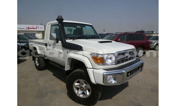 Buy Import Toyota Land Cruiser White Car in Import - Dubai in Dakar Buy Import Toyota Land Cruiser White Car in Import - Dubai in Dakar