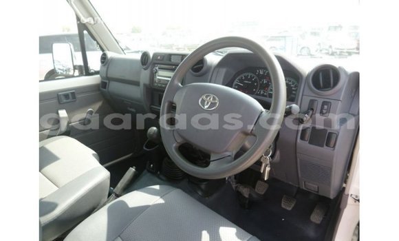 Buy Import Toyota Land Cruiser White Car in Import - Dubai in Dakar Buy Import Toyota Land Cruiser White Car in Import - Dubai in Dakar
