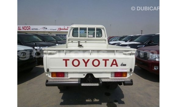 Buy Import Toyota Land Cruiser White Car in Import - Dubai in Dakar Buy Import Toyota Land Cruiser White Car in Import - Dubai in Dakar