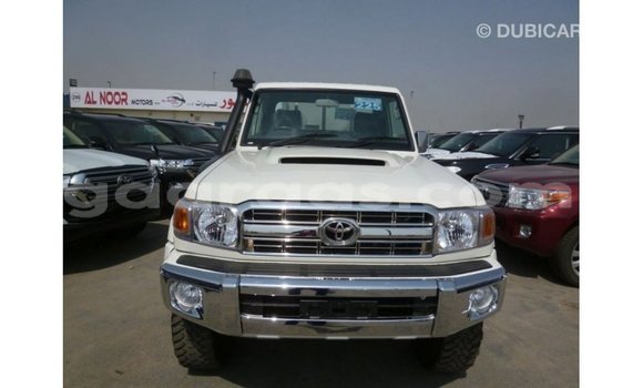 Buy Import Toyota Land Cruiser White Car in Import - Dubai in Dakar Buy Import Toyota Land Cruiser White Car in Import - Dubai in Dakar