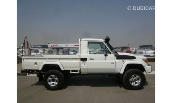 Buy Import Toyota Land Cruiser White Car in Import - Dubai in Dakar Buy Import Toyota Land Cruiser White Car in Import - Dubai in Dakar