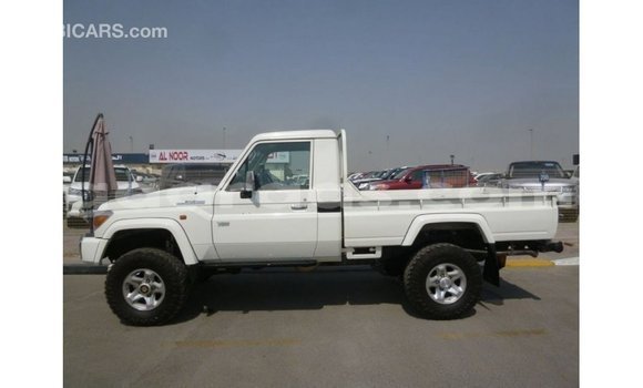 Buy Import Toyota Land Cruiser White Car in Import - Dubai in Dakar Buy Import Toyota Land Cruiser White Car in Import - Dubai in Dakar