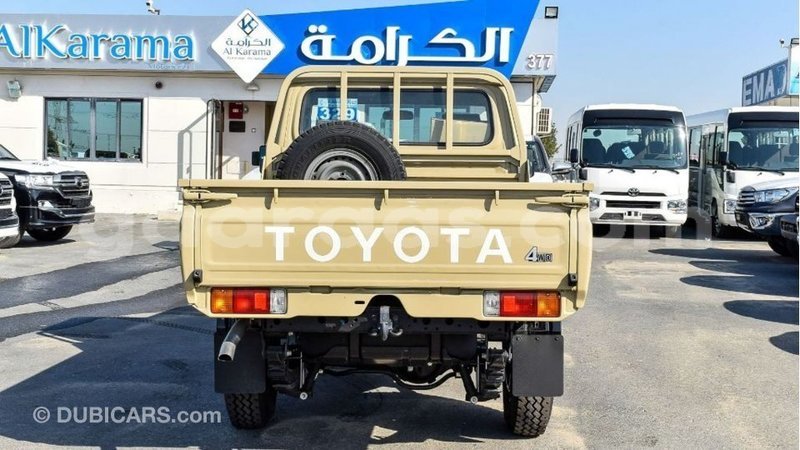 Big with watermark toyota land cruiser dakar import dubai 5211