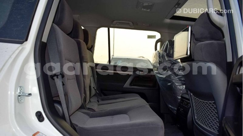 Big with watermark toyota land cruiser dakar import dubai 5226