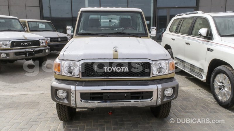 Big with watermark toyota land cruiser dakar import dubai 5270