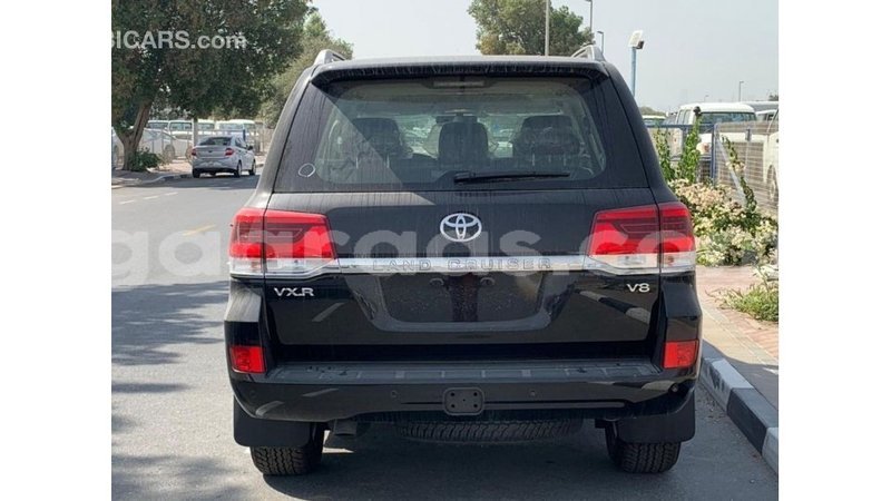 Big with watermark toyota land cruiser dakar import dubai 5282