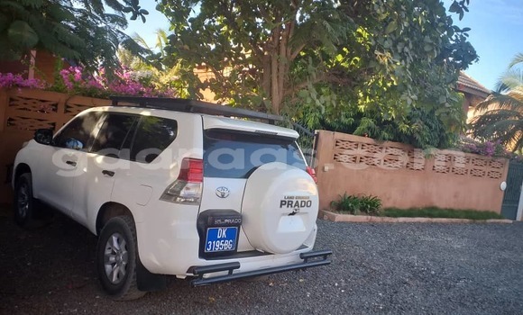 Dieundeu Occasion Toyota Land Cruiser Prado White Auto in Dakar in Dakar Dieundeu Occasion Toyota Land Cruiser Prado White Auto in Dakar in Dakar