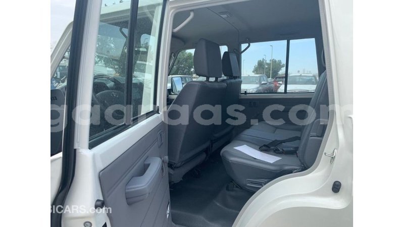 Big with watermark toyota land cruiser dakar import dubai 5475