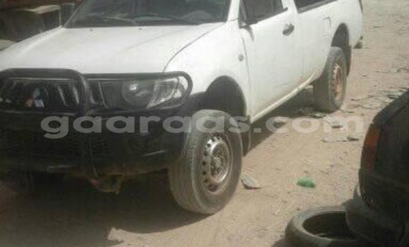 Buy Used Mitsubishi L200 White Car in Dakar in Dakar Buy Used Mitsubishi L200 White Car in Dakar in Dakar