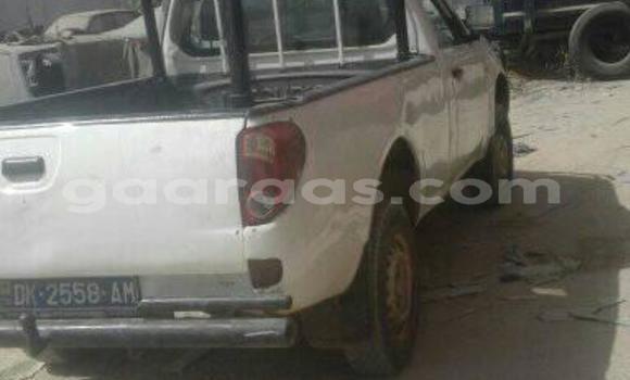 Buy Used Mitsubishi L200 White Car in Dakar in Dakar Buy Used Mitsubishi L200 White Car in Dakar in Dakar