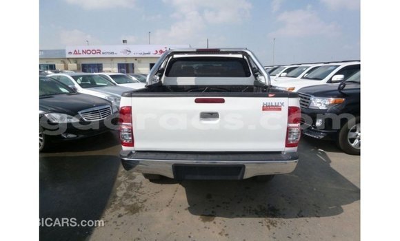 Acheter Import Voiture Toyota Hilux Blanc à Import - Dubai, Dakar Acheter Import Voiture Toyota Hilux Blanc à Import - Dubai, Dakar