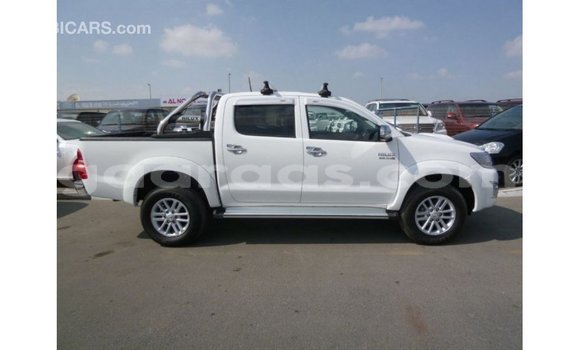 Acheter Import Voiture Toyota Hilux Blanc à Import - Dubai, Dakar Acheter Import Voiture Toyota Hilux Blanc à Import - Dubai, Dakar