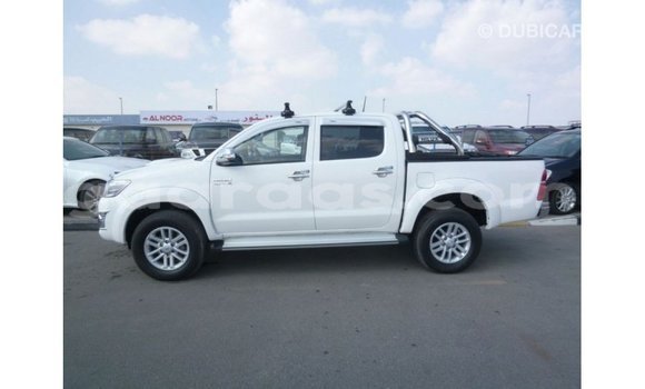 Acheter Import Voiture Toyota Hilux Blanc à Import - Dubai, Dakar Acheter Import Voiture Toyota Hilux Blanc à Import - Dubai, Dakar