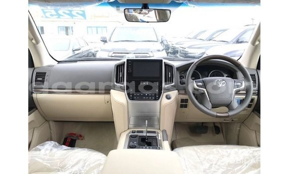 Buy Import Toyota Land Cruiser White Car in Import - Dubai in Dakar Buy Import Toyota Land Cruiser White Car in Import - Dubai in Dakar