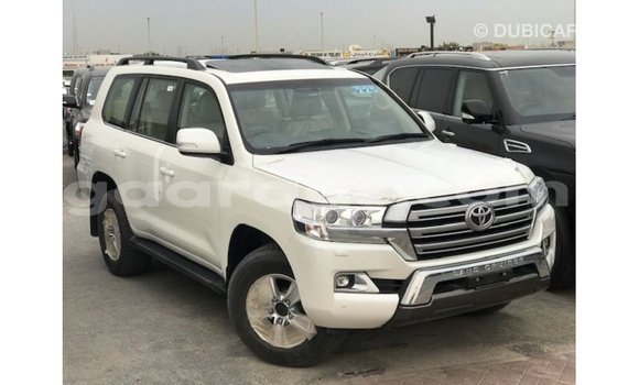 Buy Import Toyota Land Cruiser White Car in Import - Dubai in Dakar Buy Import Toyota Land Cruiser White Car in Import - Dubai in Dakar