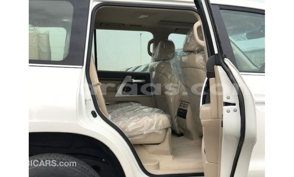 Buy Import Toyota Land Cruiser White Car in Import - Dubai in Dakar Buy Import Toyota Land Cruiser White Car in Import - Dubai in Dakar
