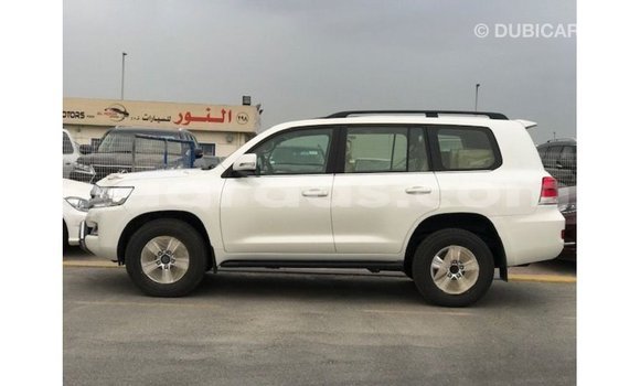 Buy Import Toyota Land Cruiser White Car in Import - Dubai in Dakar Buy Import Toyota Land Cruiser White Car in Import - Dubai in Dakar
