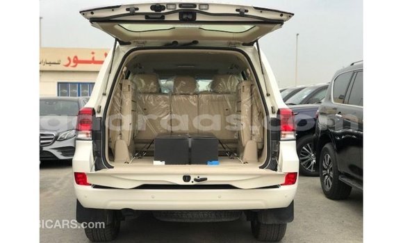 Buy Import Toyota Land Cruiser White Car in Import - Dubai in Dakar Buy Import Toyota Land Cruiser White Car in Import - Dubai in Dakar