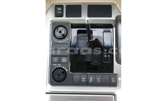 Buy Import Toyota Land Cruiser White Car in Import - Dubai in Dakar Buy Import Toyota Land Cruiser White Car in Import - Dubai in Dakar