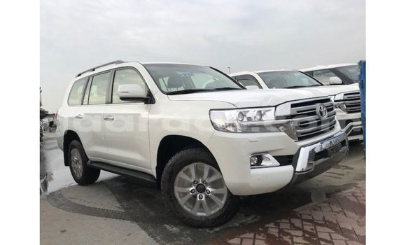 Buy Import Toyota Land Cruiser White Car in Import - Dubai in Dakar Buy Import Toyota Land Cruiser White Car in Import - Dubai in Dakar