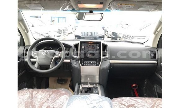 Buy Import Toyota Land Cruiser White Car in Import - Dubai in Dakar Buy Import Toyota Land Cruiser White Car in Import - Dubai in Dakar