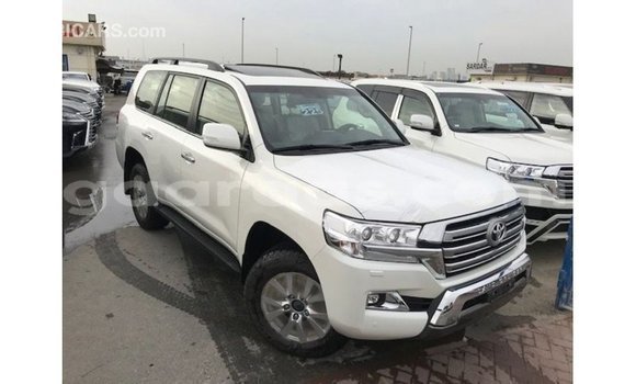 Buy Import Toyota Land Cruiser White Car in Import - Dubai in Dakar Buy Import Toyota Land Cruiser White Car in Import - Dubai in Dakar