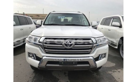 Buy Import Toyota Land Cruiser White Car in Import - Dubai in Dakar Buy Import Toyota Land Cruiser White Car in Import - Dubai in Dakar