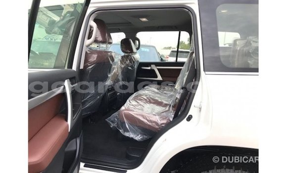 Buy Import Toyota Land Cruiser White Car in Import - Dubai in Dakar Buy Import Toyota Land Cruiser White Car in Import - Dubai in Dakar