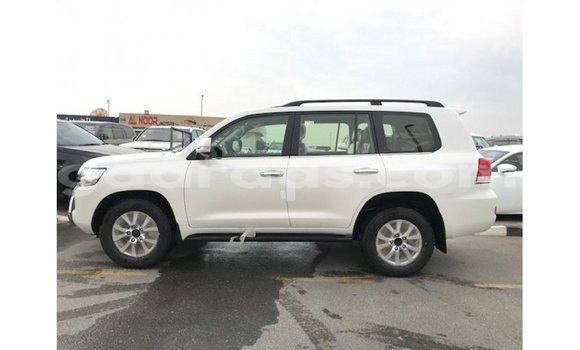 Buy Import Toyota Land Cruiser White Car in Import - Dubai in Dakar Buy Import Toyota Land Cruiser White Car in Import - Dubai in Dakar