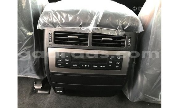 Buy Import Toyota Land Cruiser White Car in Import - Dubai in Dakar Buy Import Toyota Land Cruiser White Car in Import - Dubai in Dakar