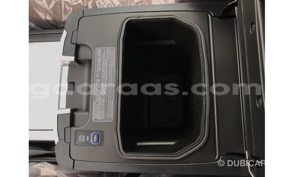 Buy Import Toyota Land Cruiser White Car in Import - Dubai in Dakar Buy Import Toyota Land Cruiser White Car in Import - Dubai in Dakar