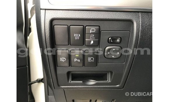 Buy Import Toyota Land Cruiser White Car in Import - Dubai in Dakar Buy Import Toyota Land Cruiser White Car in Import - Dubai in Dakar