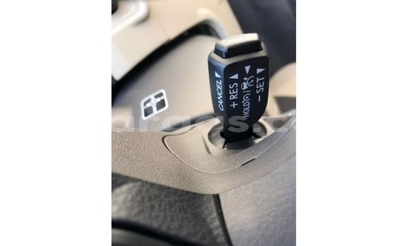 Acheter Import Voiture Toyota Prado Blanc à Import - Dubai, Dakar Acheter Import Voiture Toyota Prado Blanc à Import - Dubai, Dakar