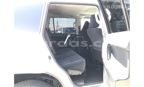 Acheter Import Voiture Toyota Prado Blanc à Import - Dubai, Dakar Acheter Import Voiture Toyota Prado Blanc à Import - Dubai, Dakar