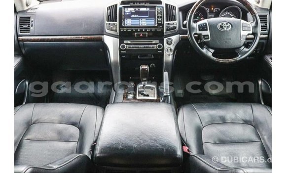 Acheter Import Voiture Toyota Land Cruiser Blanc à Import - Dubai, Dakar Acheter Import Voiture Toyota Land Cruiser Blanc à Import - Dubai, Dakar